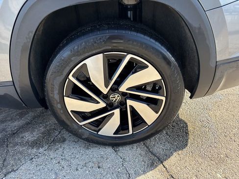 Used 2024 Volkswagen Atlas SE FWD image 17