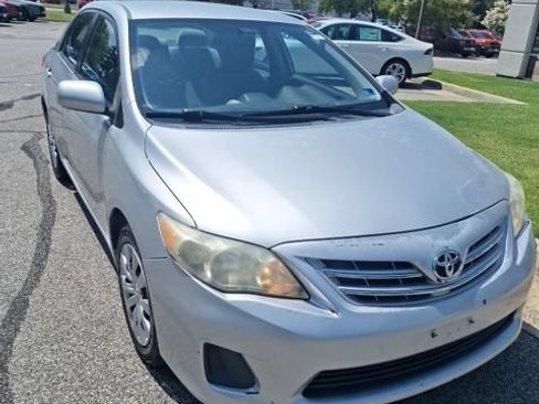 Used 2013 Toyota Corolla LE FWD image 4