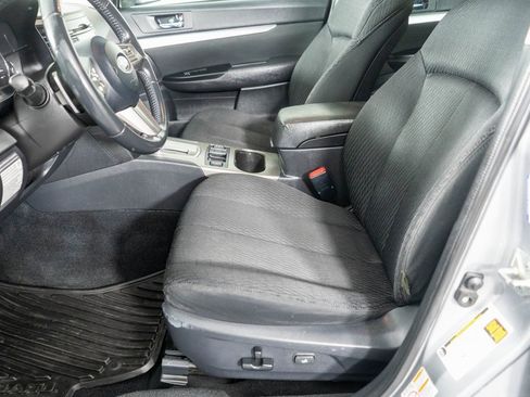 Used 2011 Subaru Outback 2.5i Premium image 10