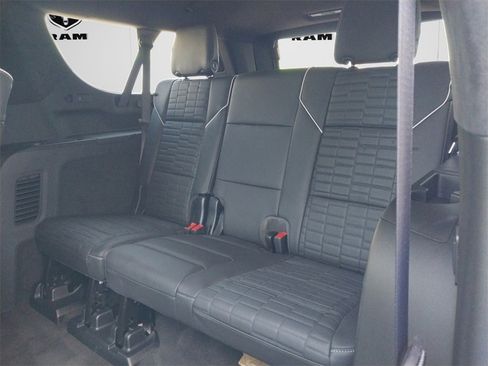 Used 2025 Cadillac Escalade ESV V image 15