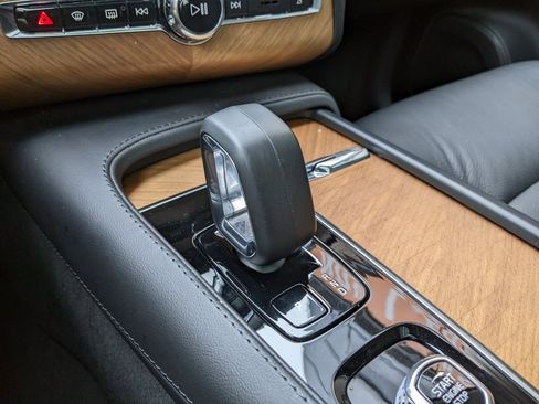 Certified 2024 Volvo XC90 T8 Plus w/ Protection Package Premier image 19