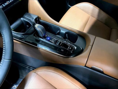 Used 2025 Toyota Crown Signia XLE image 17