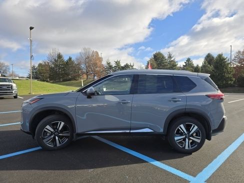 Used 2023 Nissan Rogue SL w/ SL Premium Package image 13