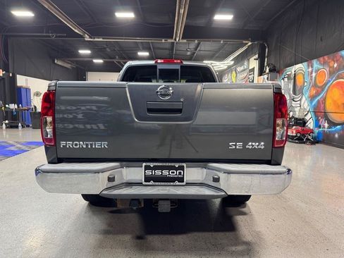 Used 2009 Nissan Frontier SE w/ SE Value Truck Pkg AWD/4WD image 4