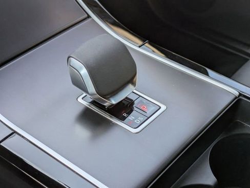 Used 2026 Land Rover Range Rover Evoque Dynamic SE image 9