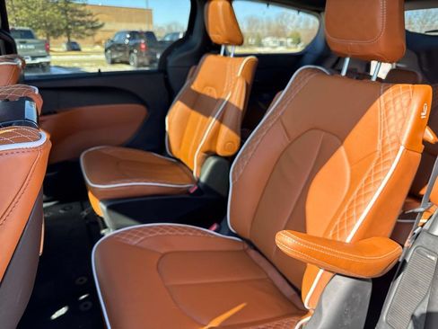 New 2026 Chrysler Pacifica Pinnacle FWD image 7