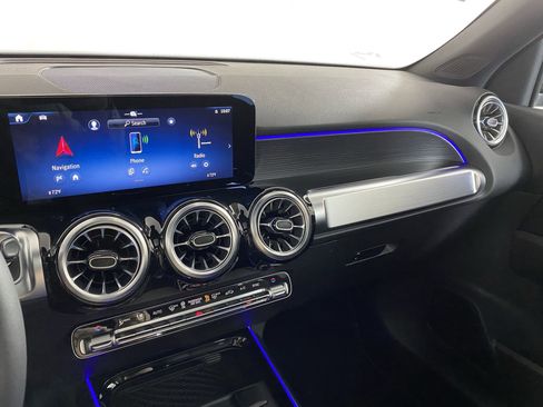Used 2025 Mercedes-Benz GLB 250 4MATIC image 24