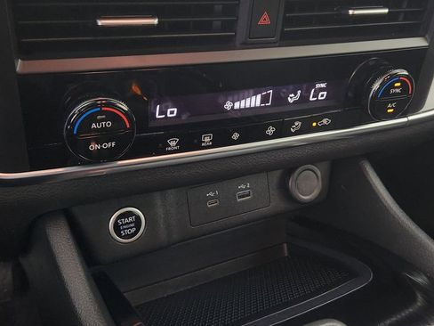 Used 2023 Nissan Rogue SV image 21