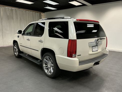 Used 2010 Cadillac Escalade Premium AWD/4WD image 3