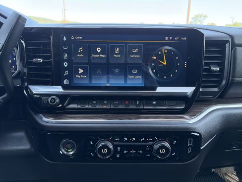 Used 2023 Chevrolet Silverado 1500 LT AWD/4WD image 16