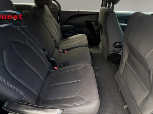 Used 2019 Chrysler Pacifica Touring Plus w/ Advanced Safetytec Group FWD image 20