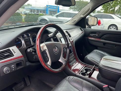 Used 2010 Cadillac Escalade Luxury w/ Livery Package AWD/4WD image 11