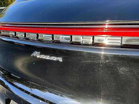 Used 2020 Porsche Macan image 31