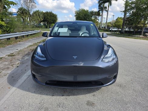 Used 2020 Tesla Model Y Performance image 8