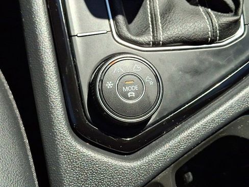 Certified 2023 Volkswagen Taos SE w/ Panoramic Sunroof Package AWD/4WD image 29