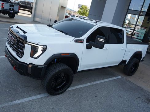 Used 2024 GMC Sierra 2500 AT4X AWD/4WD image 16