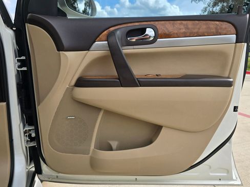 Used 2011 Buick Enclave CXL FWD image 18
