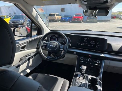 Used 2024 Kia Carnival LX FWD image 38