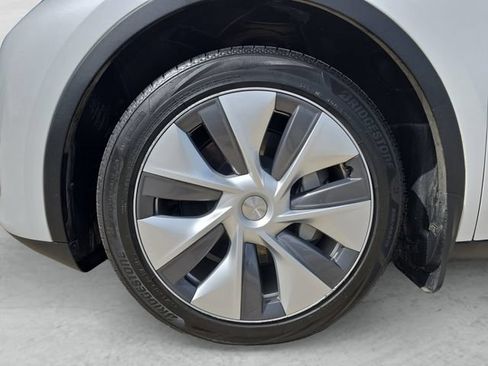 Used 2023 Tesla Model Y Long Range AWD/4WD image 23