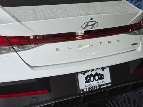 New 2026 Hyundai Elantra Hybrid FWD image 12