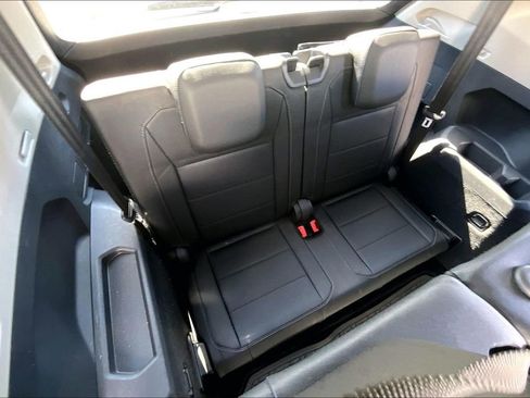 Used 2019 Volkswagen Tiguan SE w/ Panoramic Sunroof Package image 24