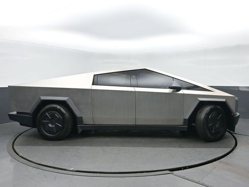 Used 2024 Tesla Cybertruck AWD Crew Cab image 2