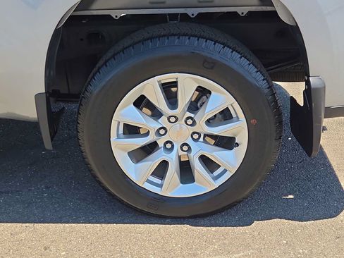 Used 2023 Chevrolet Silverado 1500 Custom AWD/4WD image 16