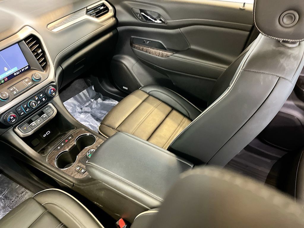 Used 2023 GMC Acadia Denali w/ Black Diamond Edition AWD/4WD image 23