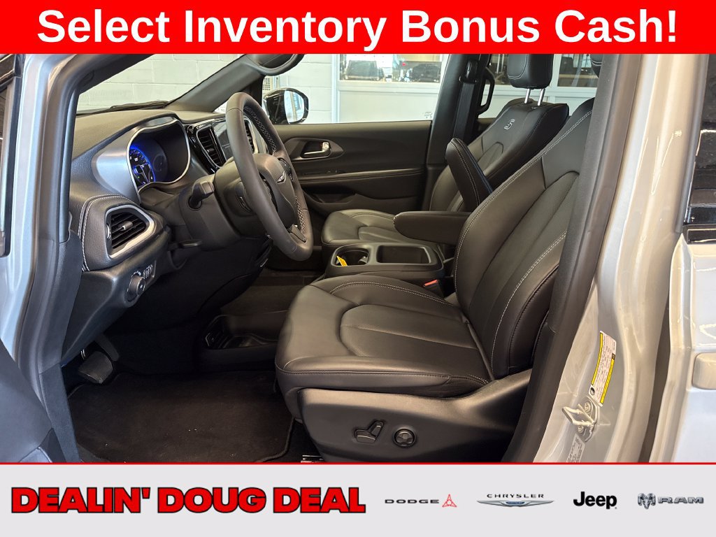 New 2026 Chrysler Pacifica Select w/ S Appearance Package AWD/4WD image 17