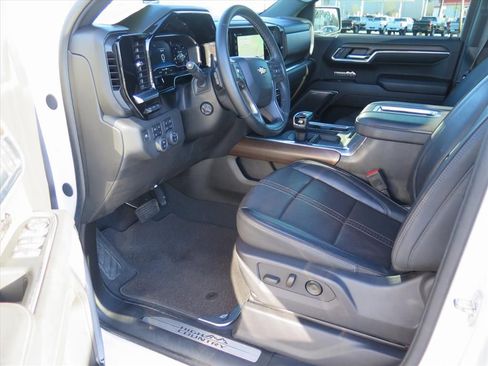 Used 2024 Chevrolet Silverado 1500 High Country w/ High Country Premium Package image 10