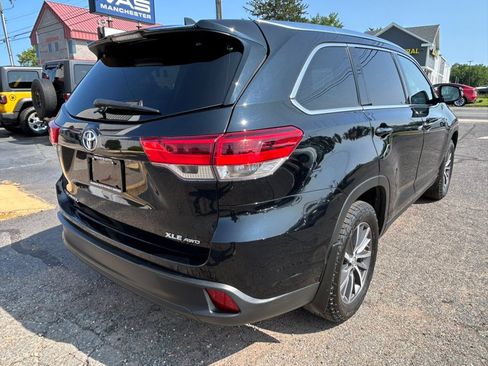 Used 2019 Toyota Highlander XLE AWD/4WD image 5