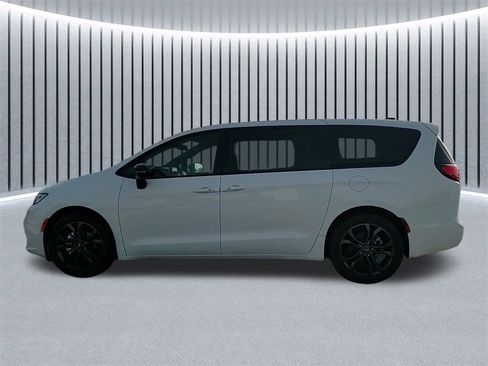 New 2026 Chrysler Pacifica Select image 15