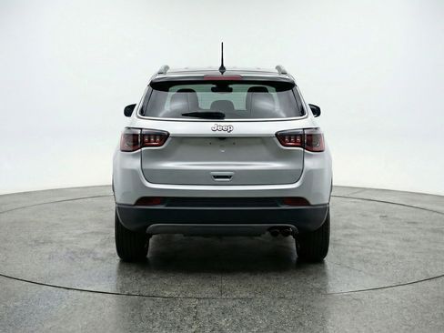 Used 2025 Jeep Compass Limited image 7