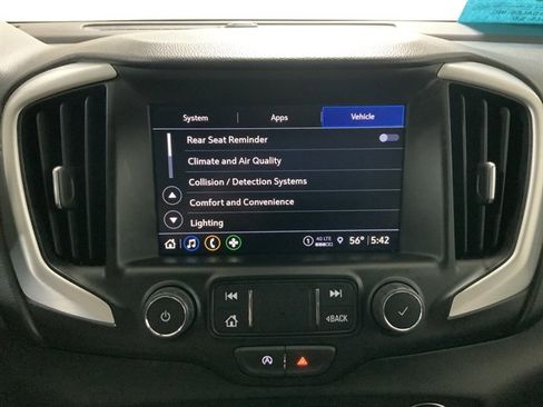 Used 2024 GMC Terrain SLT image 35