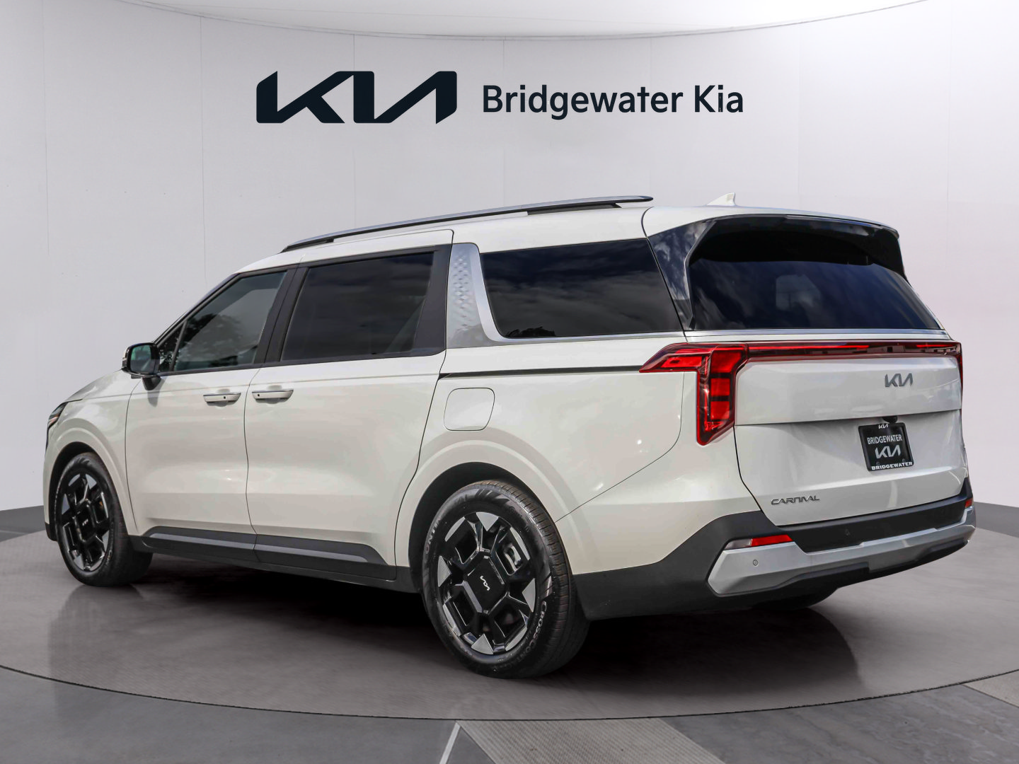 Used 2026 Kia Carnival EX FWD image 4