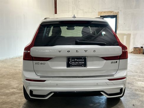 Certified 2023 Volvo XC60 B5 Ultimate w/ Climate Package image 3