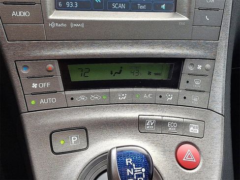 Used 2015 Toyota Prius Four image 10