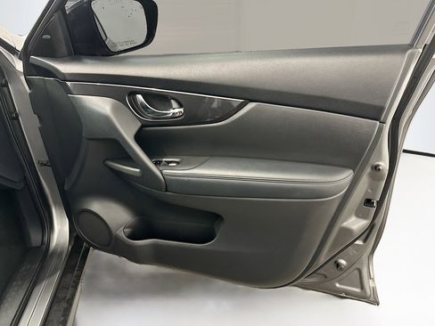 Used 2019 Nissan Rogue SV AWD/4WD image 33
