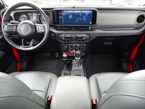 Used 2024 Jeep Gladiator Mojave AWD/4WD image 22