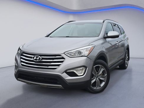 Used 2015 Hyundai Santa Fe GLS image 2