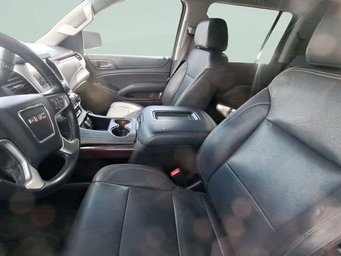 Used 2017 GMC Yukon XL SLE w/ SLE Value Package image 5
