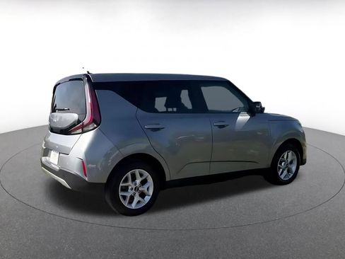 Used 2025 Kia Soul LX w/ LX Technology Package FWD image 14