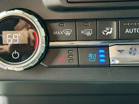 Used 2022 Ford F350 Lariat w/ Lariat Ultimate Package AWD/4WD image 22