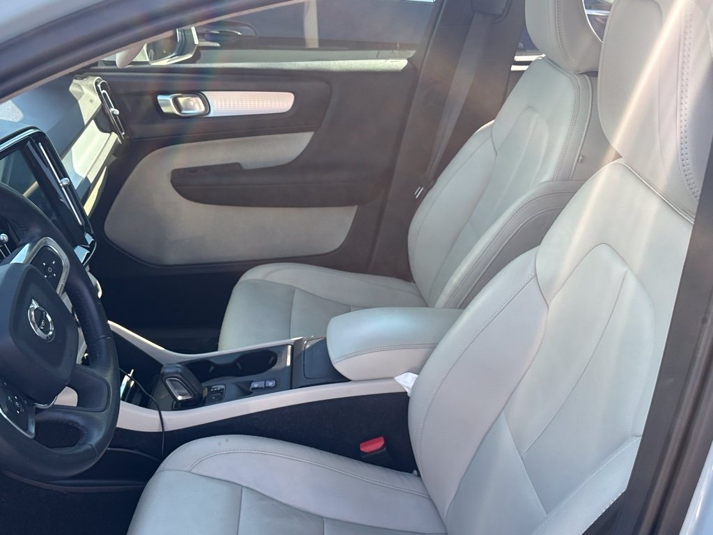 Used 2019 Volvo XC40 T5 Momentum AWD/4WD image 4