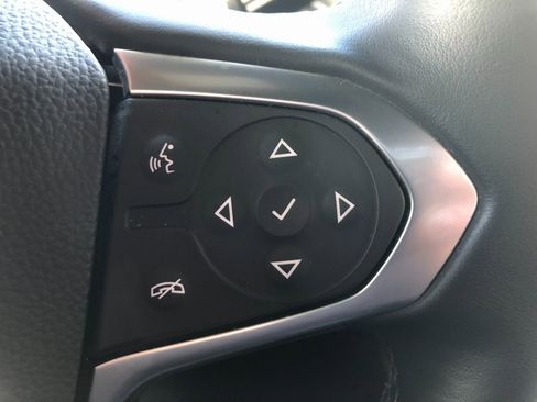 Used 2023 Chevrolet Traverse LT image 33