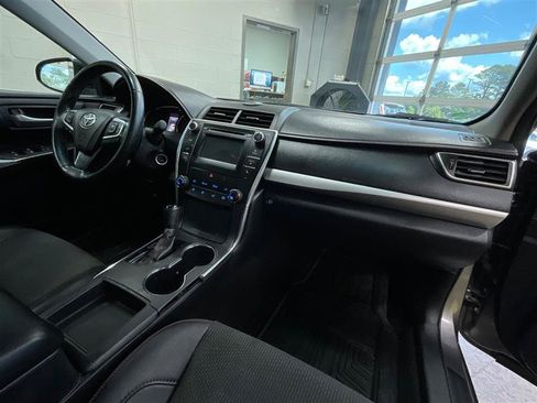 Used 2016 Toyota Camry SE FWD image 30