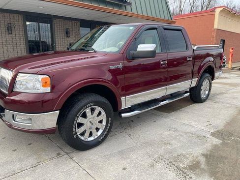 Used 2006 Lincoln Mark LT 4x4 image 2