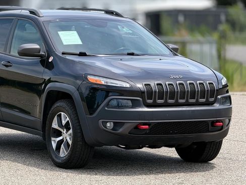 Used 2014 Jeep Cherokee Trailhawk w/ Comfort/Convenience Group AWD/4WD image 15