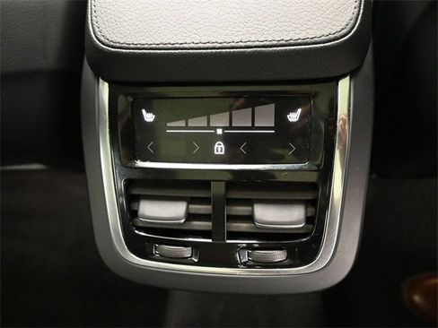 Used 2022 Volvo XC90 T6 Momentum w/ Advanced Package image 33
