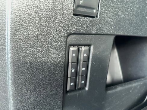Used 2019 Ford Expedition XLT w/ Equipment Group 202A AWD/4WD image 9